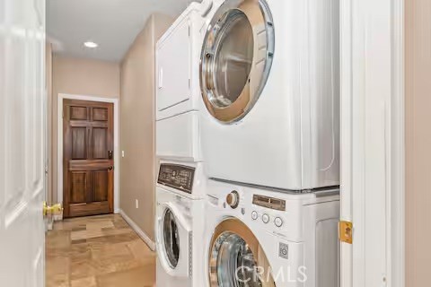 62398 Lilley Road Joshua Tree, CA 92252 - Photo 50 of 70 a utility room with dryer and washer