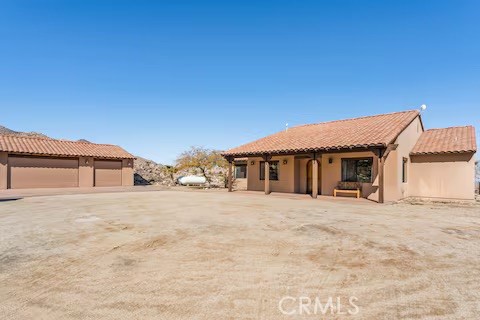 62398 Lilley Road Joshua Tree, CA 92252 - Photo 53 of 70 a front view of a house with a yard