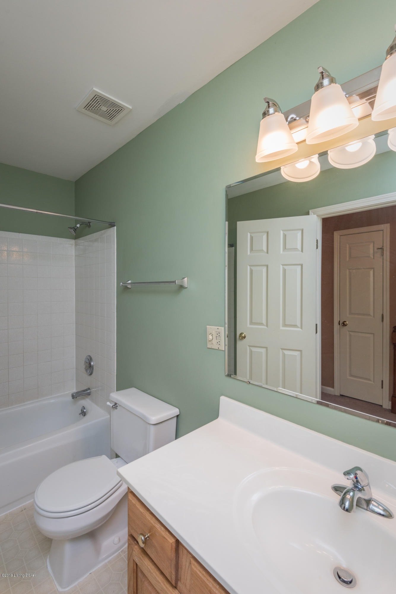 8314 Lacevine Road Louisville, KY 40220 - Photo 23 of 39 Full bath