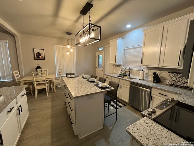 $2,595 | 5618 Arcadia Park, San Antonio, TX 78247