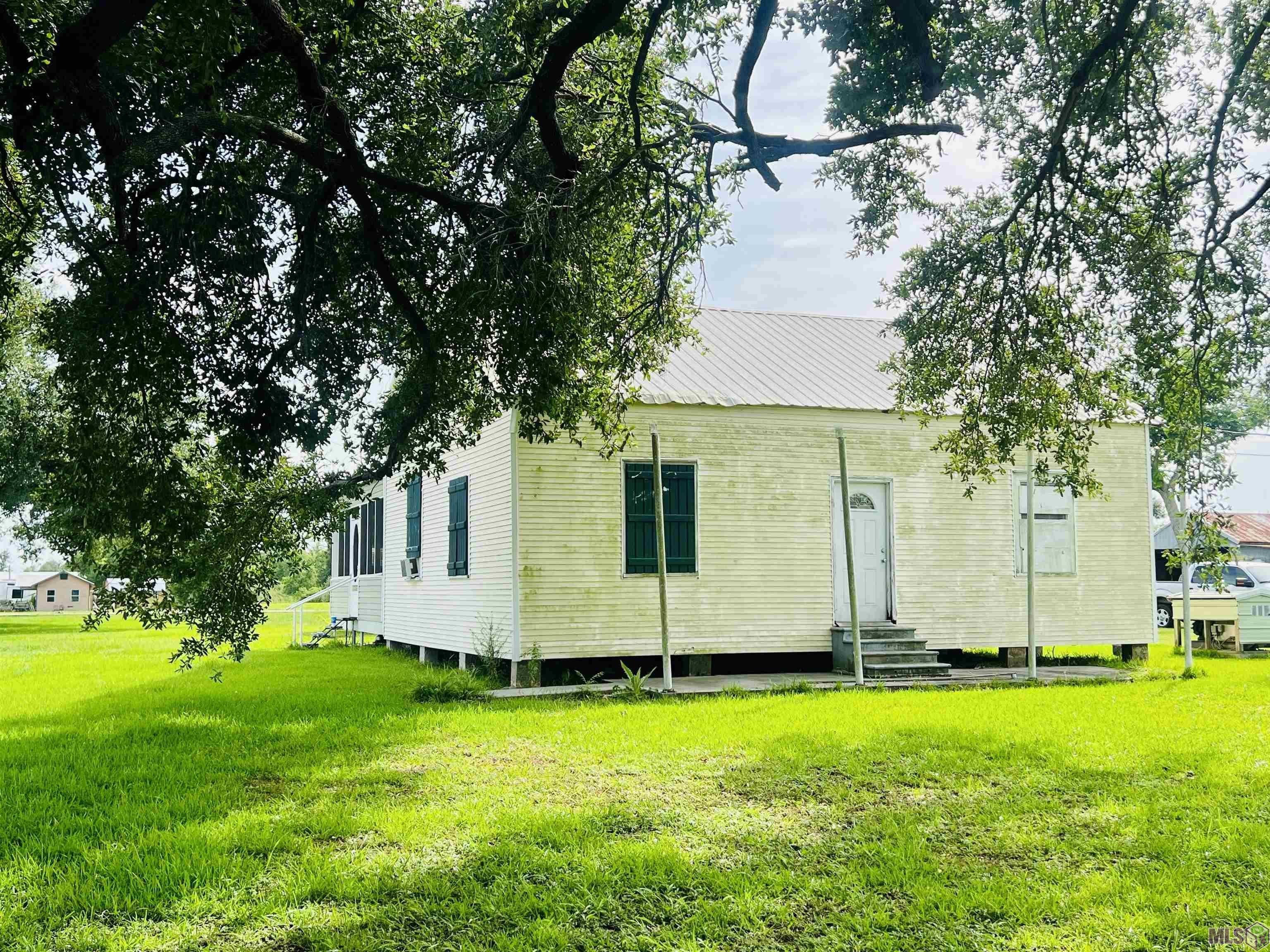 2015 Bayou Blue Road Houma, LA 70364 - Photo 1 of 14 Front View