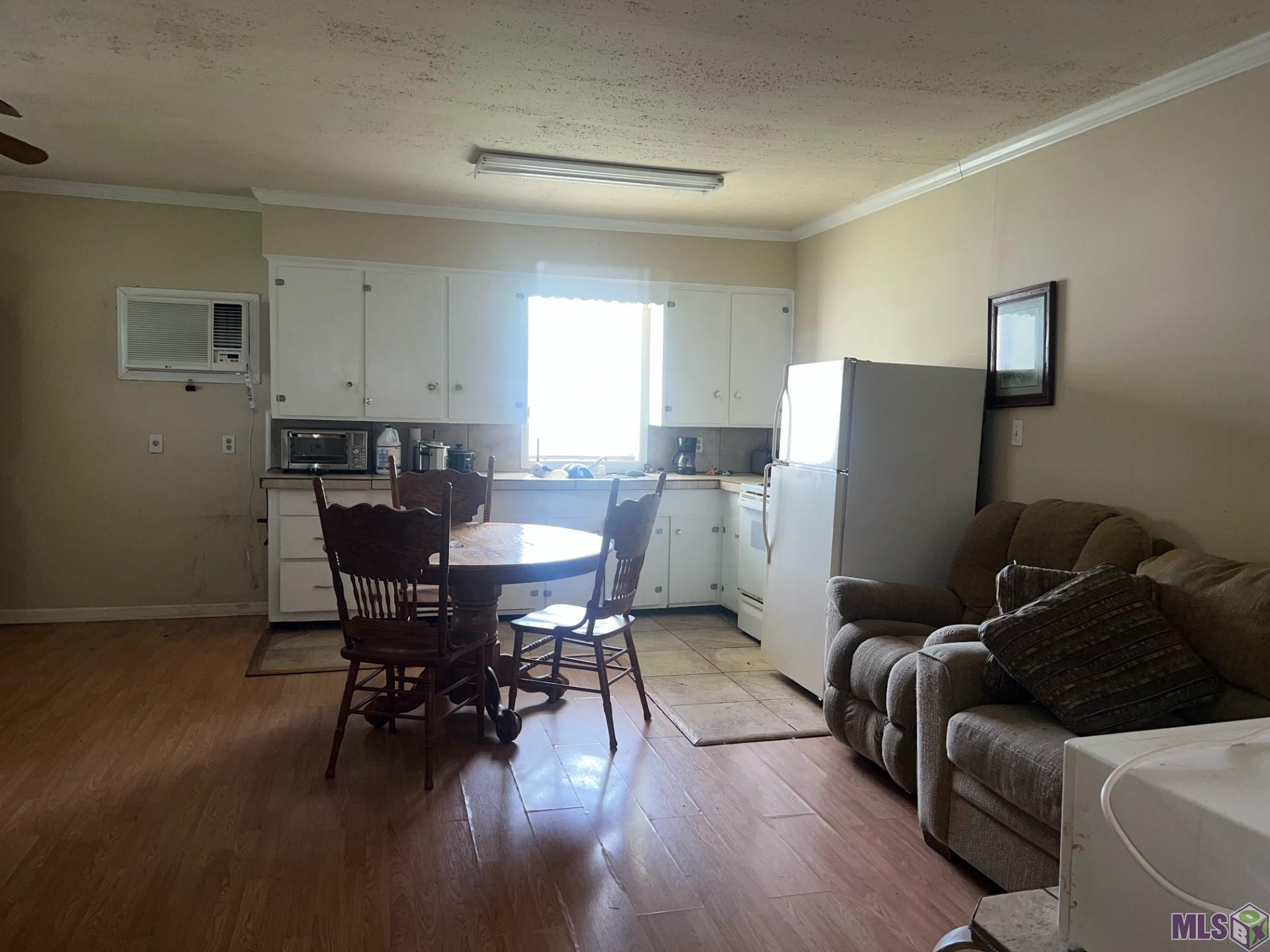 2015 Bayou Blue Road Houma, LA 70364 - Photo 5 of 14 Family Room/Kitchen