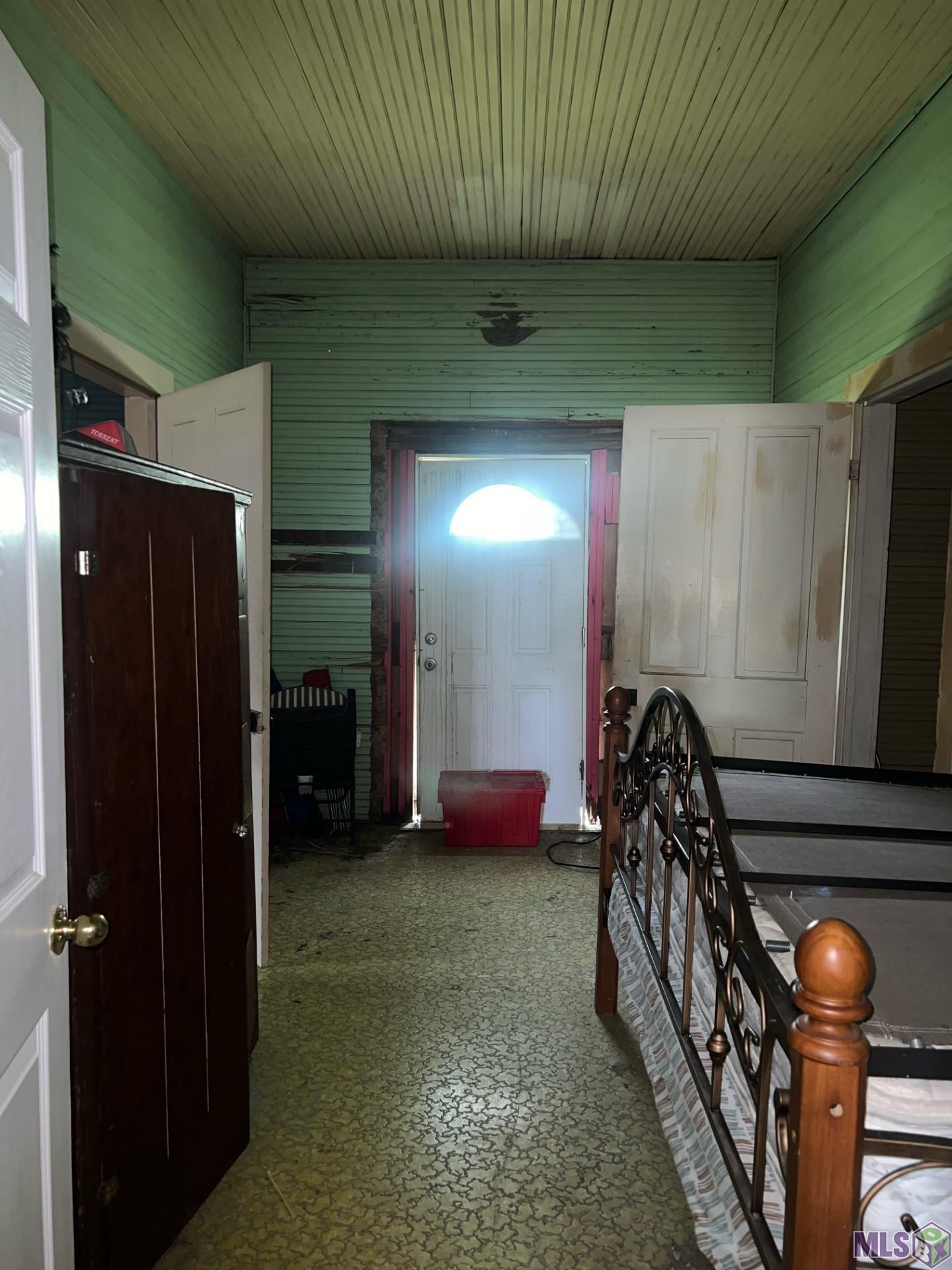 2015 Bayou Blue Road Houma, LA 70364 - Photo 7 of 14 Hallway/Foyer