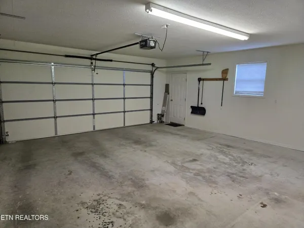 $1,950 | 39 Calloway Drive, Crossville, TN 38555