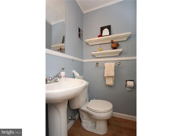 8065 Winston Road Philadelphia, PA 19118 - Photo 10 of 25 Gallery Image 10