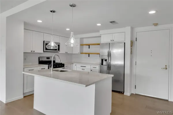 $2,500 | 40 Waterfront Circle, Unit 306, Buffalo, NY 14202