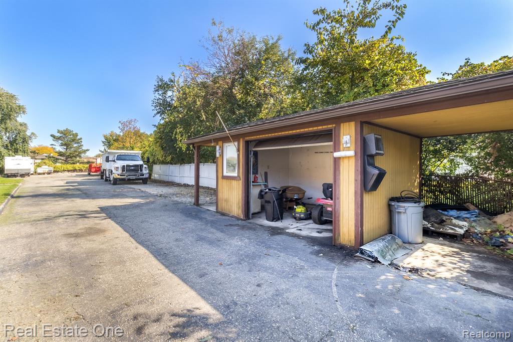 39860 Ryan Road Sterling Heights, MI 48310 - Photo 10 of 61