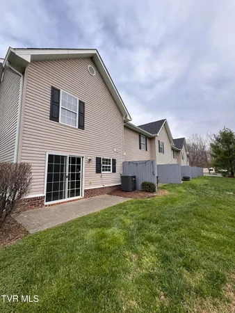 $1,500 | 2121 South Greenwood Drive, Unit 205, Johnson City, TN 37604