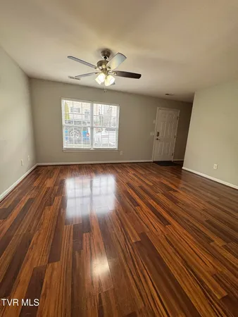 $1,500 | 2121 South Greenwood Drive, Unit 205, Johnson City, TN 37604