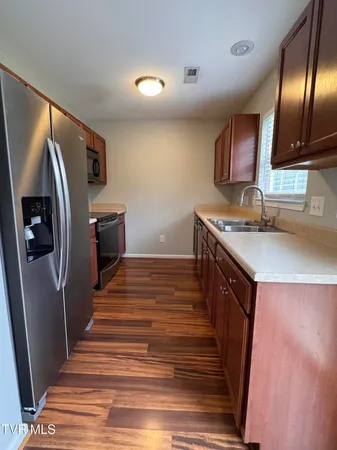 $1,500 | 2121 South Greenwood Drive, Unit 205, Johnson City, TN 37604