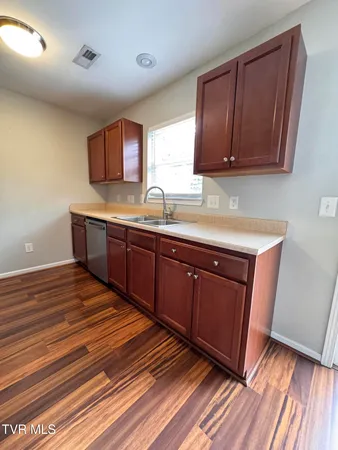 $1,500 | 2121 South Greenwood Drive, Unit 205, Johnson City, TN 37604