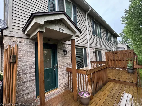 $244,900 | 1043 Old Leake Court, Holly, MI 48442