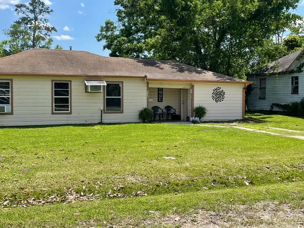 $995 | 1745 Rivercrest Street, Beaumont, TX 77703