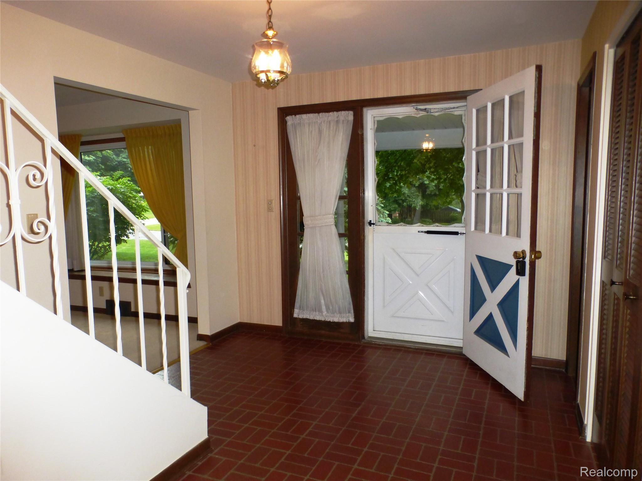 736 Wilwood Road Rochester, MI 48309 - Photo 5 of 47 4.JPG