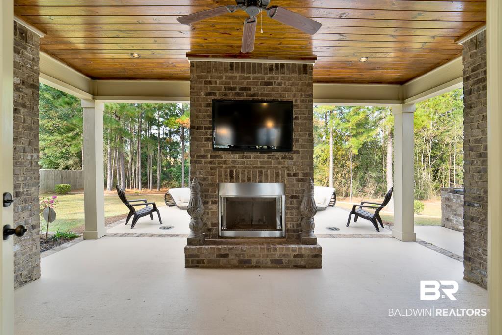 8819 Rosedown Lane Daphne, AL 36526 - Photo 4 of 34 Outdoor Fireplace