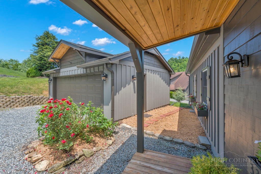 338 Woodbriar Road Sugar Grove, NC 28679 - Photo 10 of 49