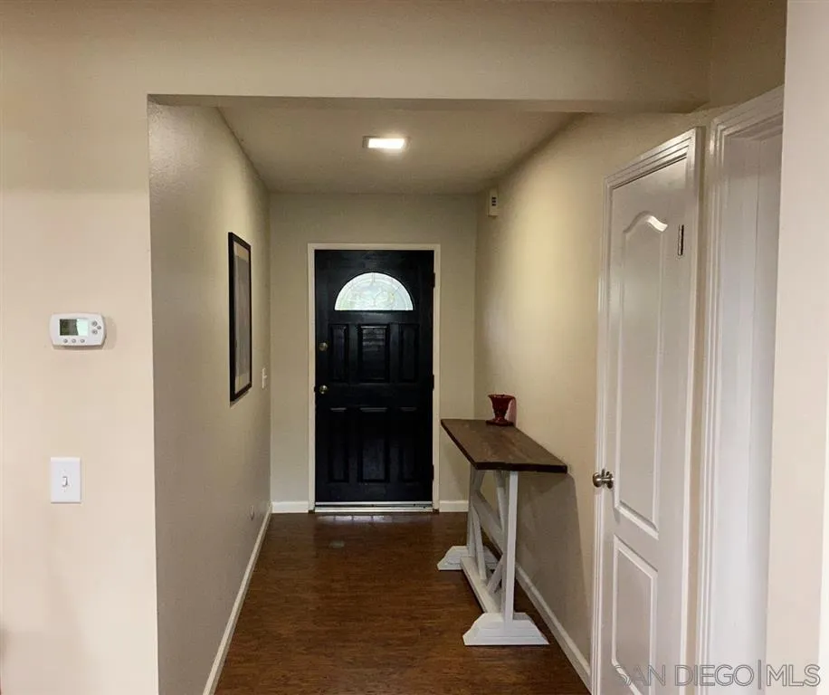 911 La Buena Vida Fallbrook, CA 92028 - Photo 11 of 24 a view of entryway with a mirror