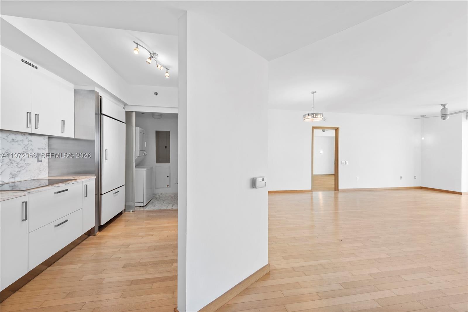 450 Alton Road, Unit 3206 Miami Beach, FL 33139 - Photo 5 of 25