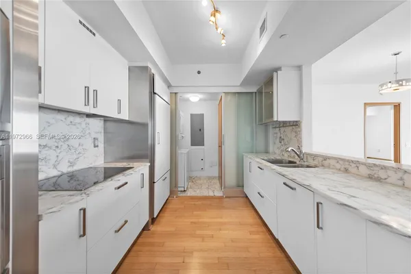 $10,800 | 450 Alton Road, Unit 3206, Miami Beach, FL 33139