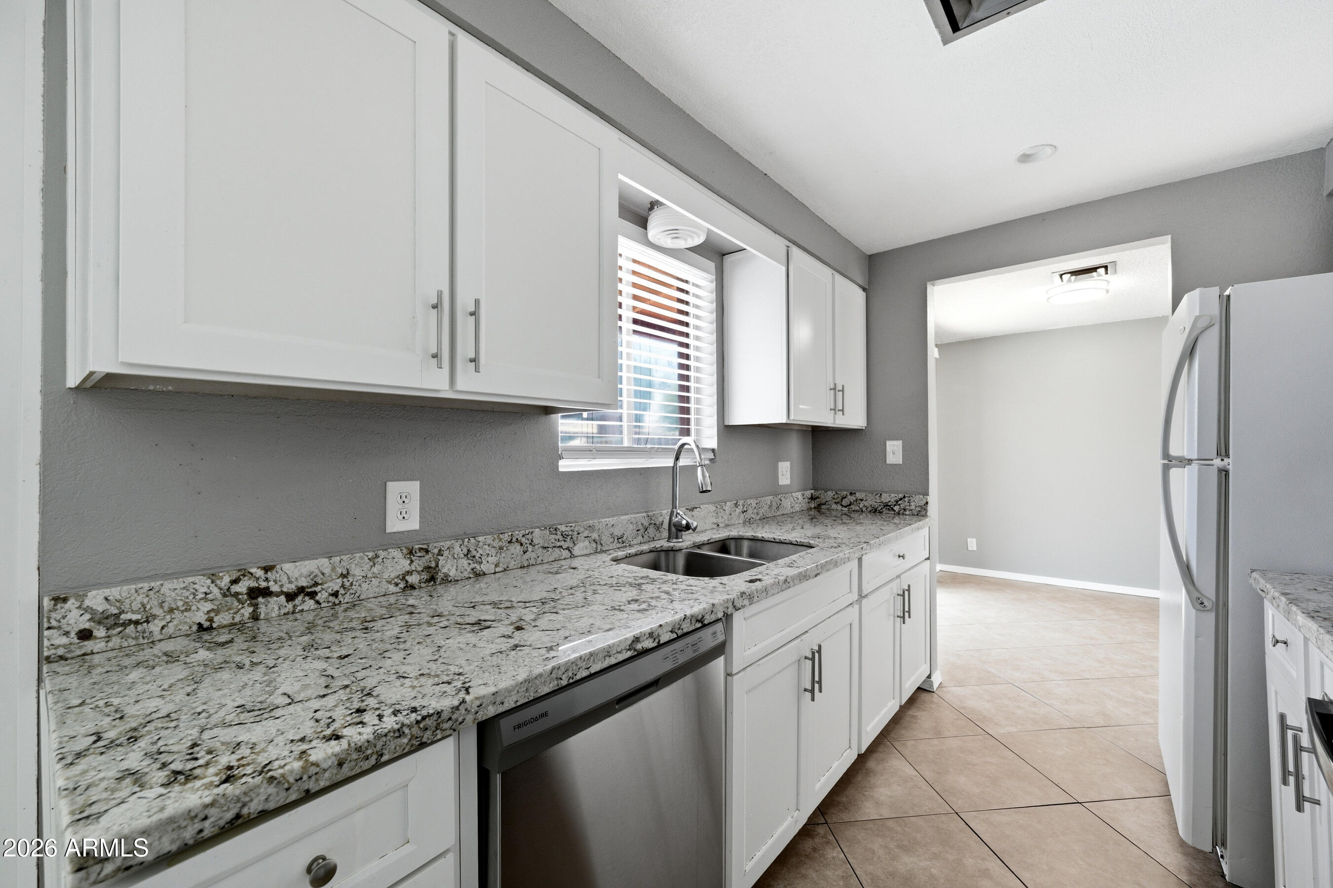 3737 West Griswold Road Phoenix, AZ 85051 - Photo 10 of 27 10-3737WGA-ocupix-