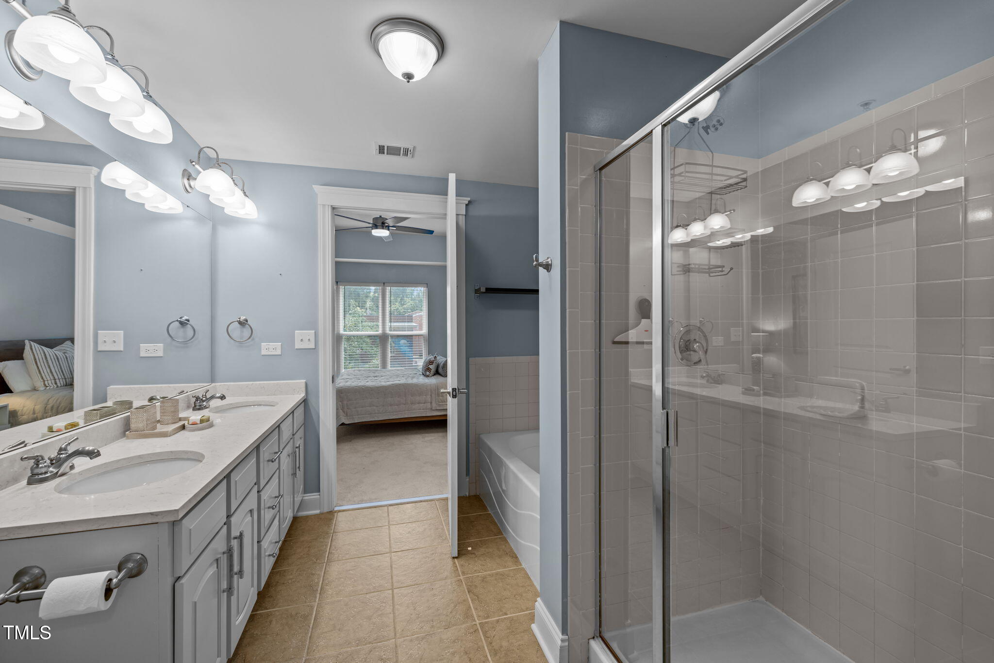 222 Glenwood Avenue, Unit 313 Raleigh, NC 27603 - Photo 22 of 51 25-web-or-mls-5Z8A2130