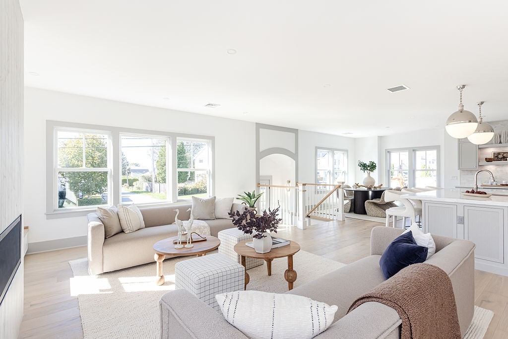 84 Allston Avenue Middletown, RI 02842 - Photo 12 of 50