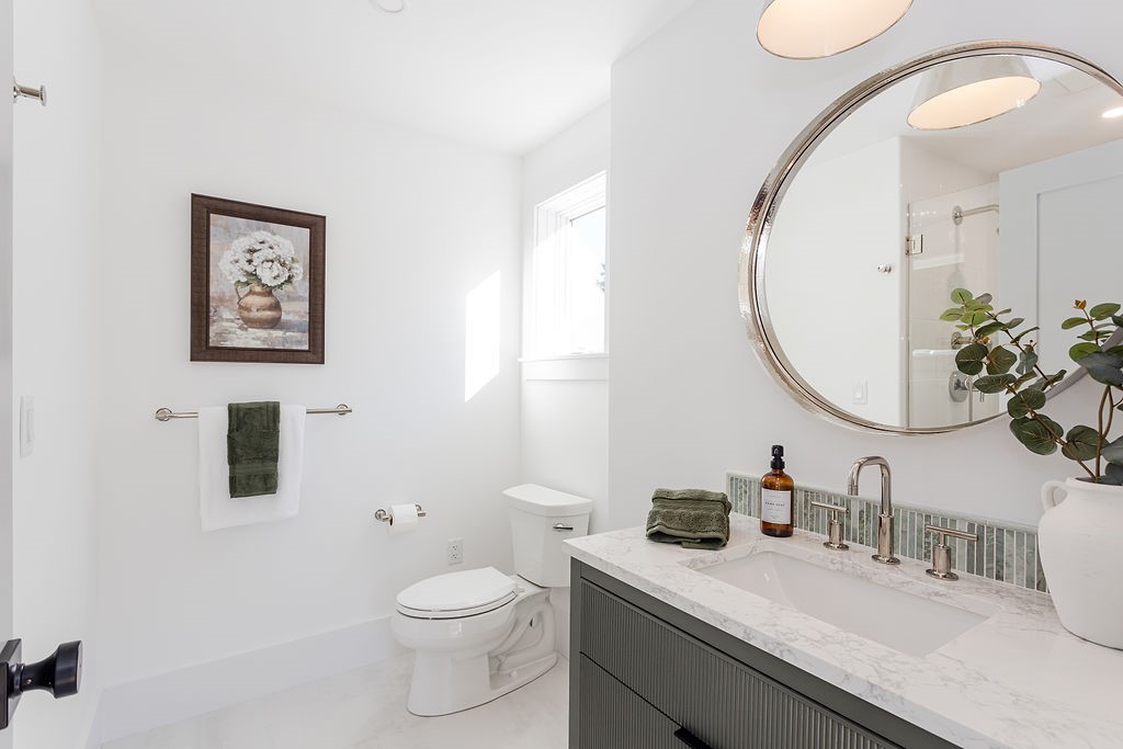 84 Allston Avenue Middletown, RI 02842 - Photo 16 of 50