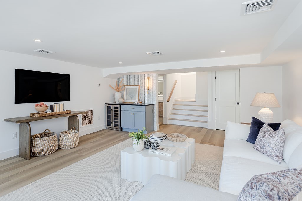 84 Allston Avenue Middletown, RI 02842 - Photo 29 of 50