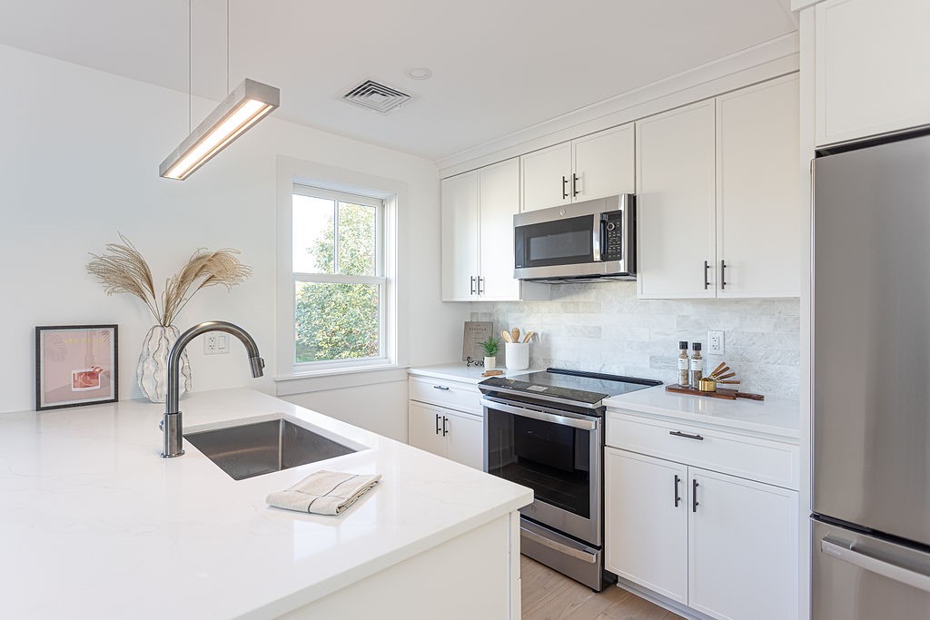 84 Allston Avenue Middletown, RI 02842 - Photo 37 of 50