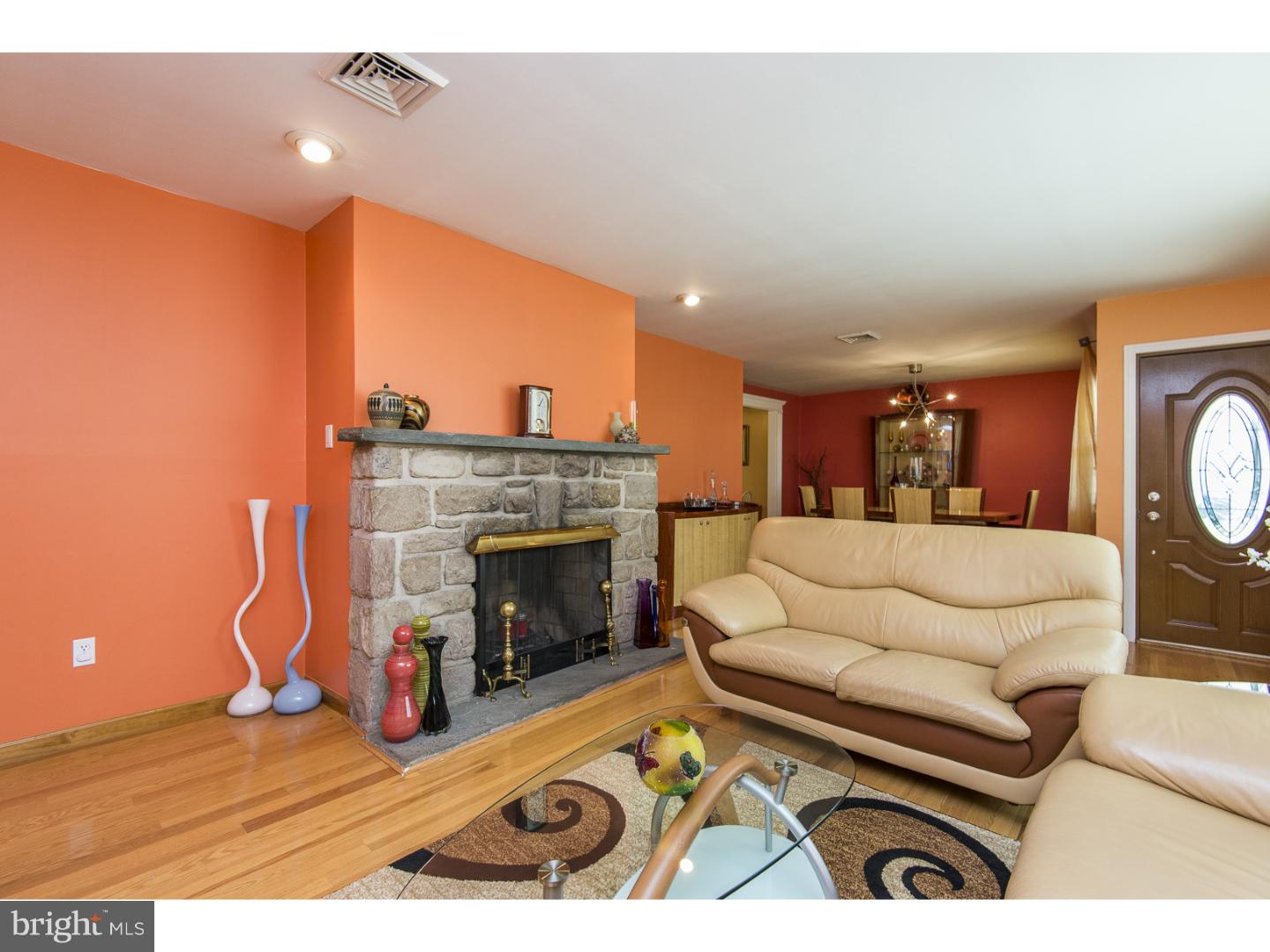 465 Rose Valley Road Southampton, PA 18966 - Photo 3 of 24 Living Room