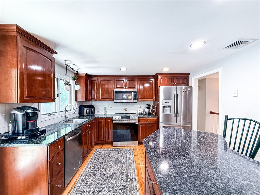 17 Robin Road Milford, MA 01757 - Photo 5 of 31 Gallery Image 5