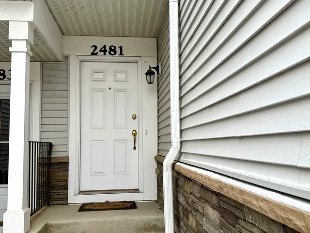 $2,525 | 2481 Oneida Lane, Unit 2481, Naperville, IL 60563