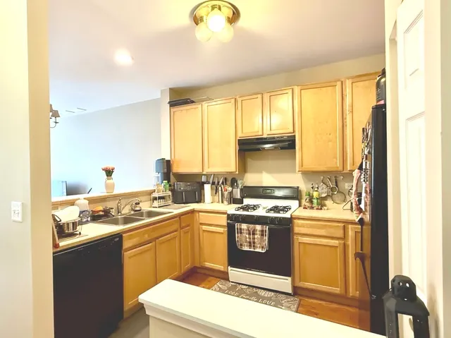 $2,525 | 2481 Oneida Lane, Unit 2481, Naperville, IL 60563