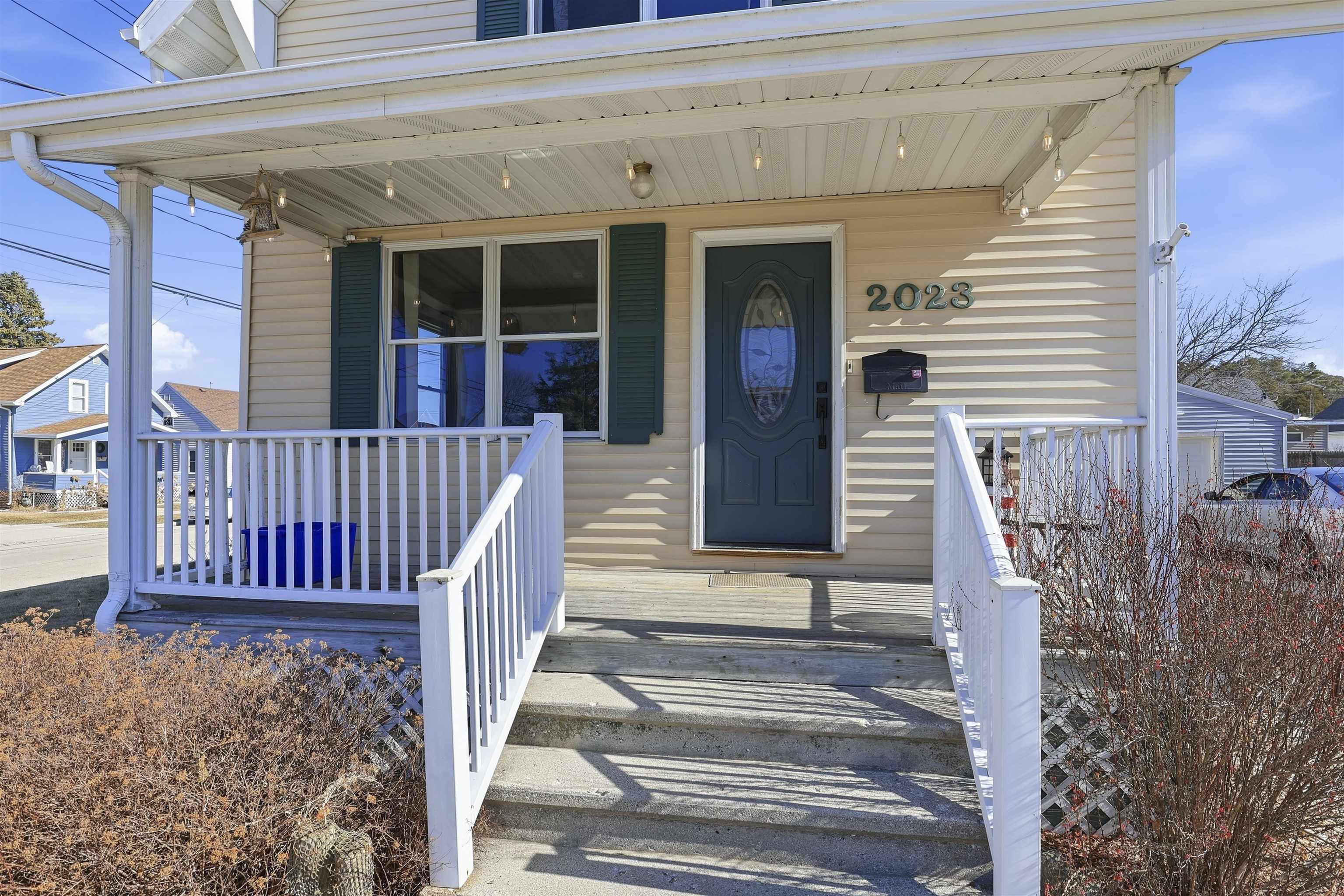 2023 Lincoln Street Two Rivers, WI 54241 - Photo 2 of 22