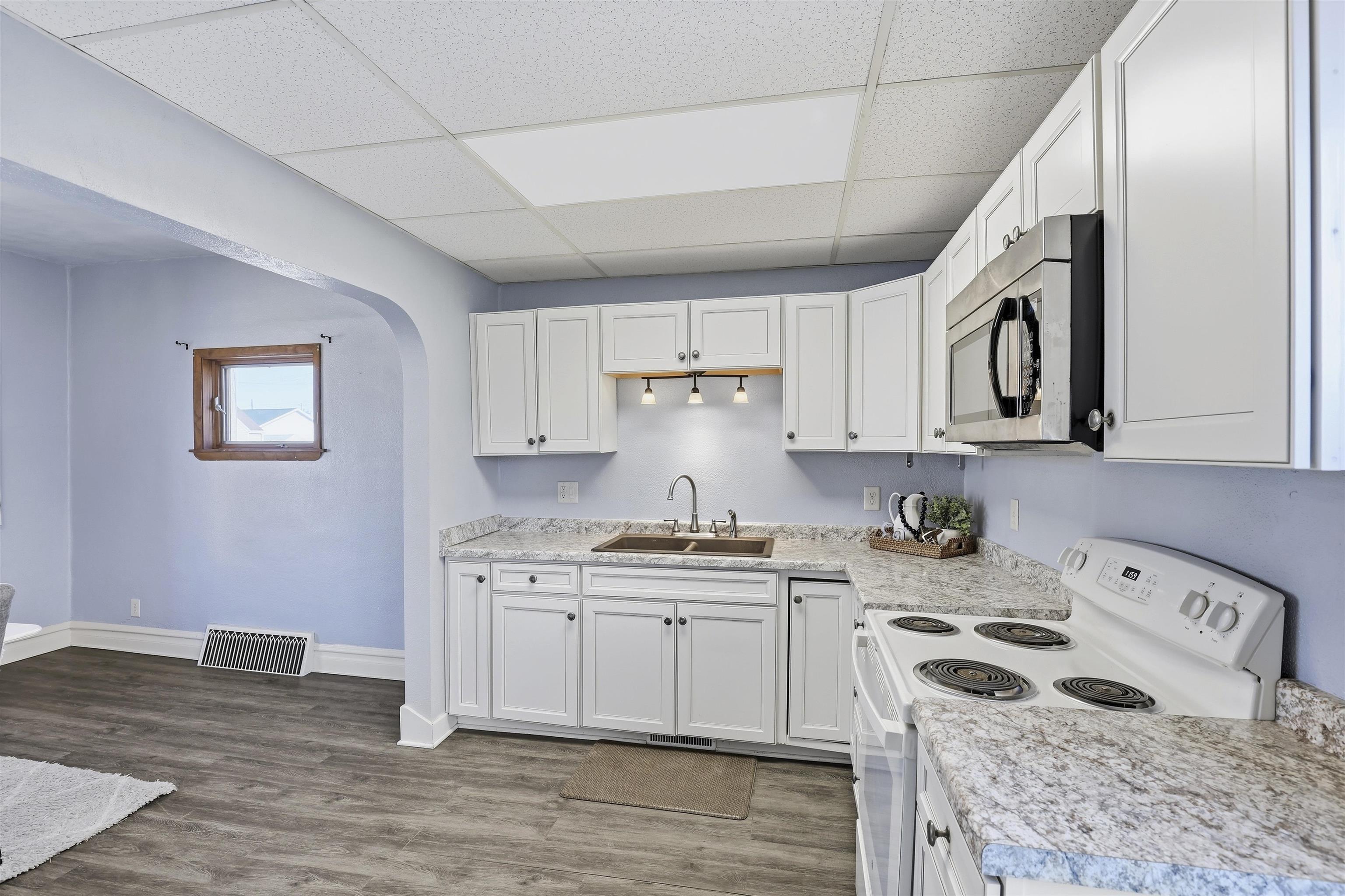 2023 Lincoln Street Two Rivers, WI 54241 - Photo 10 of 22