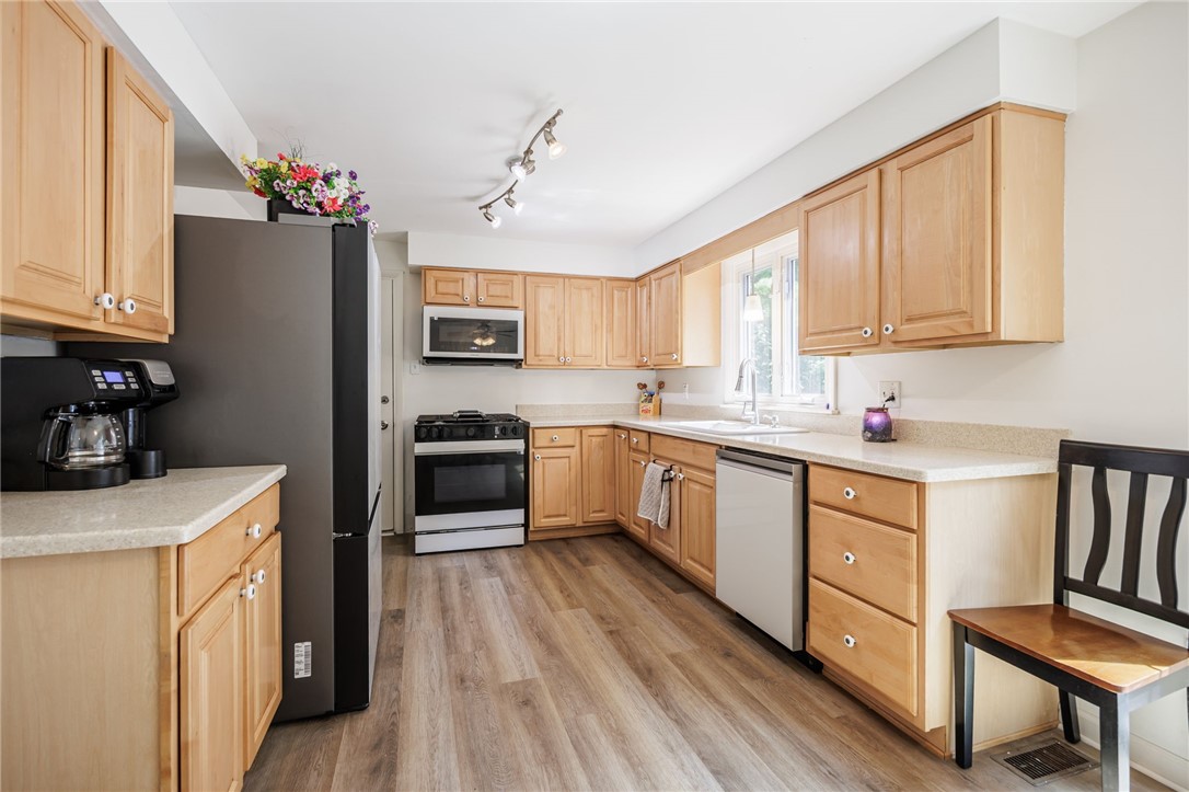 50 Interlaken Road Greece, NY 14612 - Photo 7 of 30