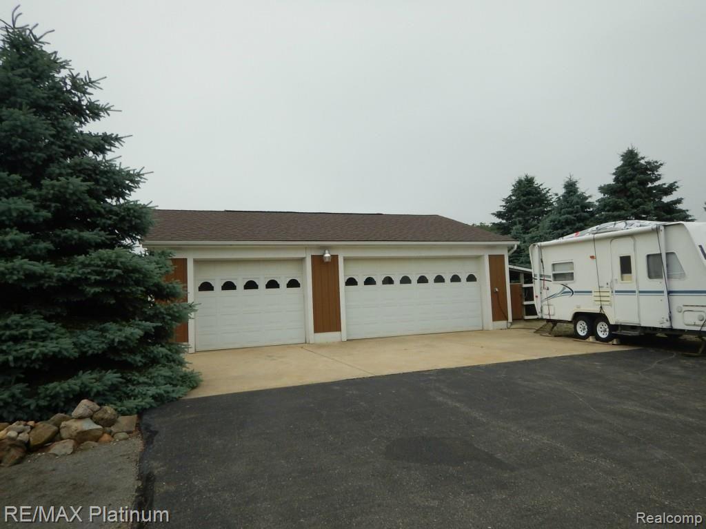 3369 Byron Road Howell, MI 48855 - Photo 4 of 20