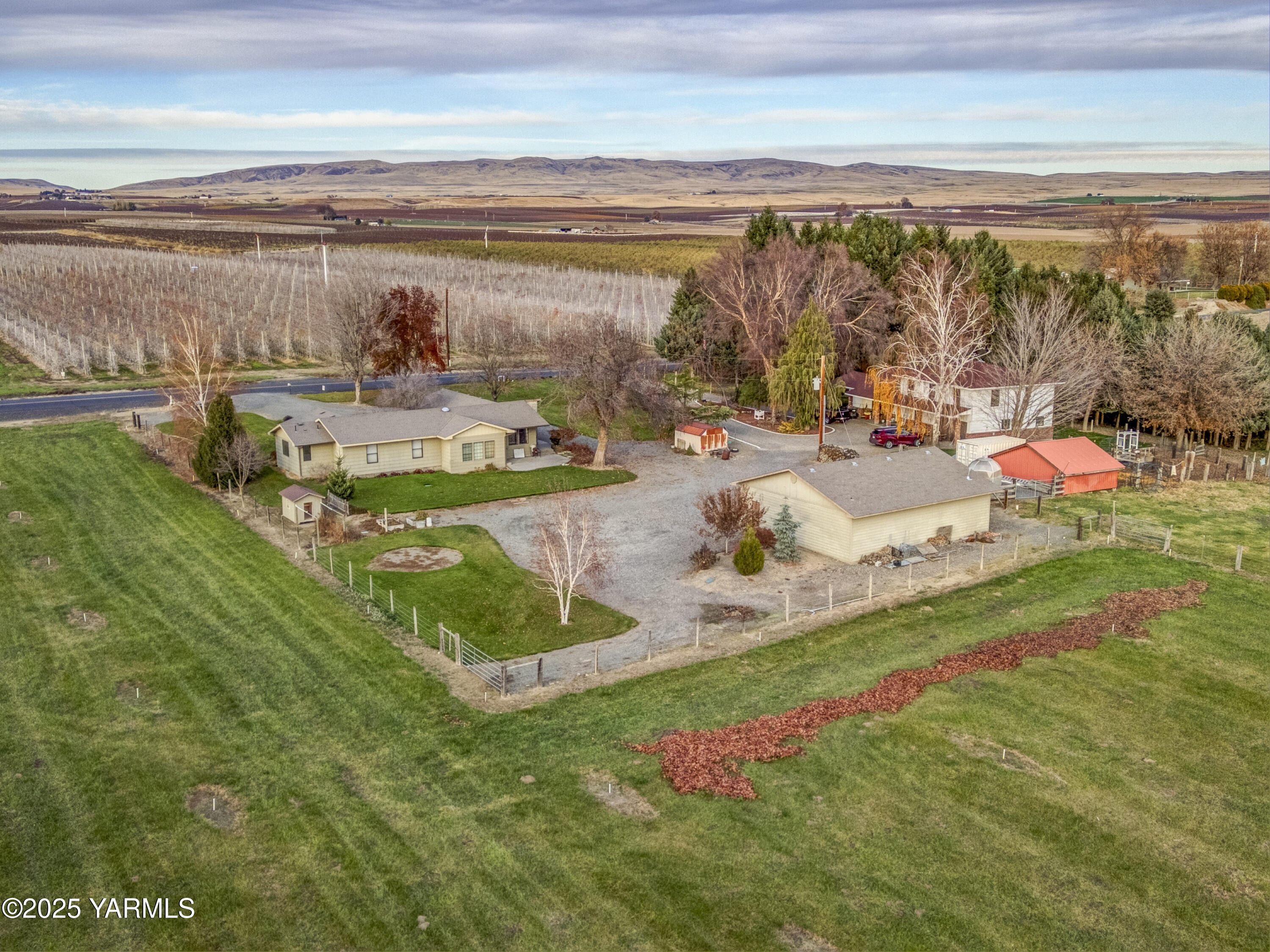10240 Van Belle Road Sunnyside, WA 98944 - Photo 1 of 52 a view of a swimming pool with an ocean view