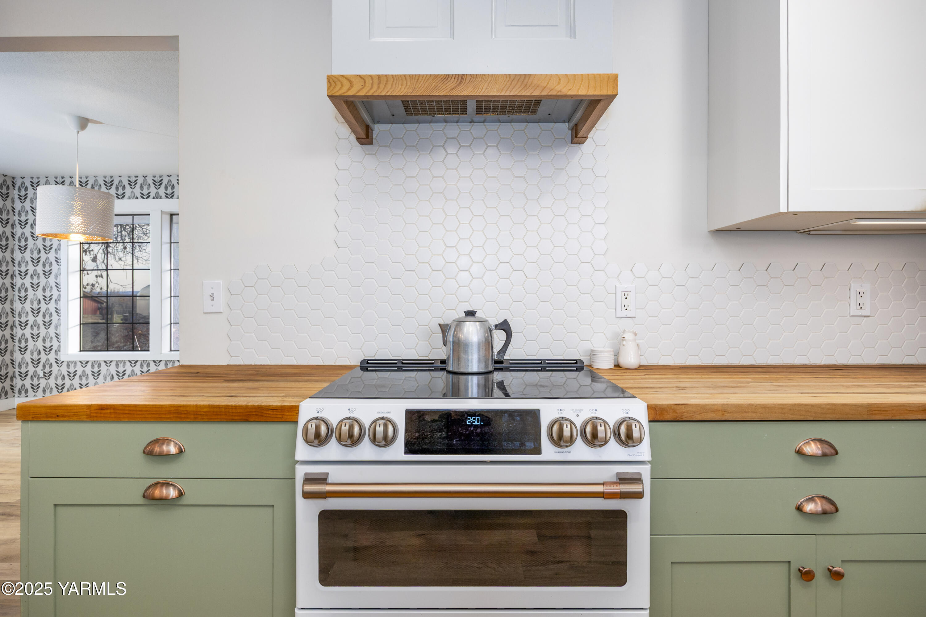 10240 Van Belle Road Sunnyside, WA 98944 - Photo 14 of 52 a stove top oven sitting inside of a kitchen