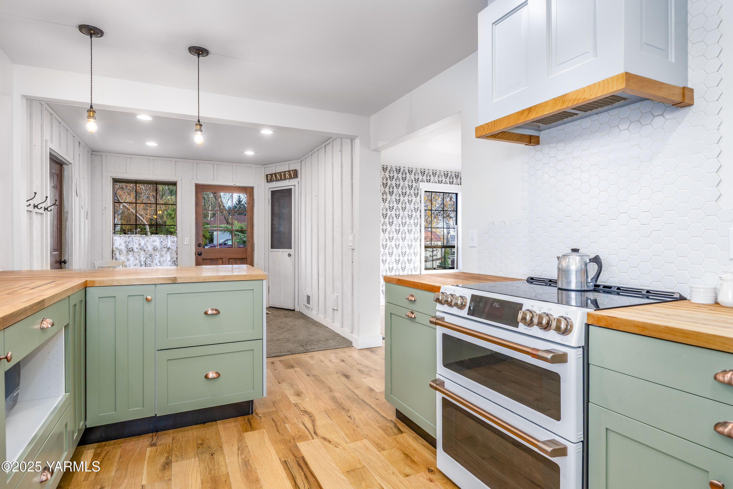 10240 Van Belle Road Sunnyside, WA 98944 - Photo 15 of 52 a kitchen with a stove and a sink