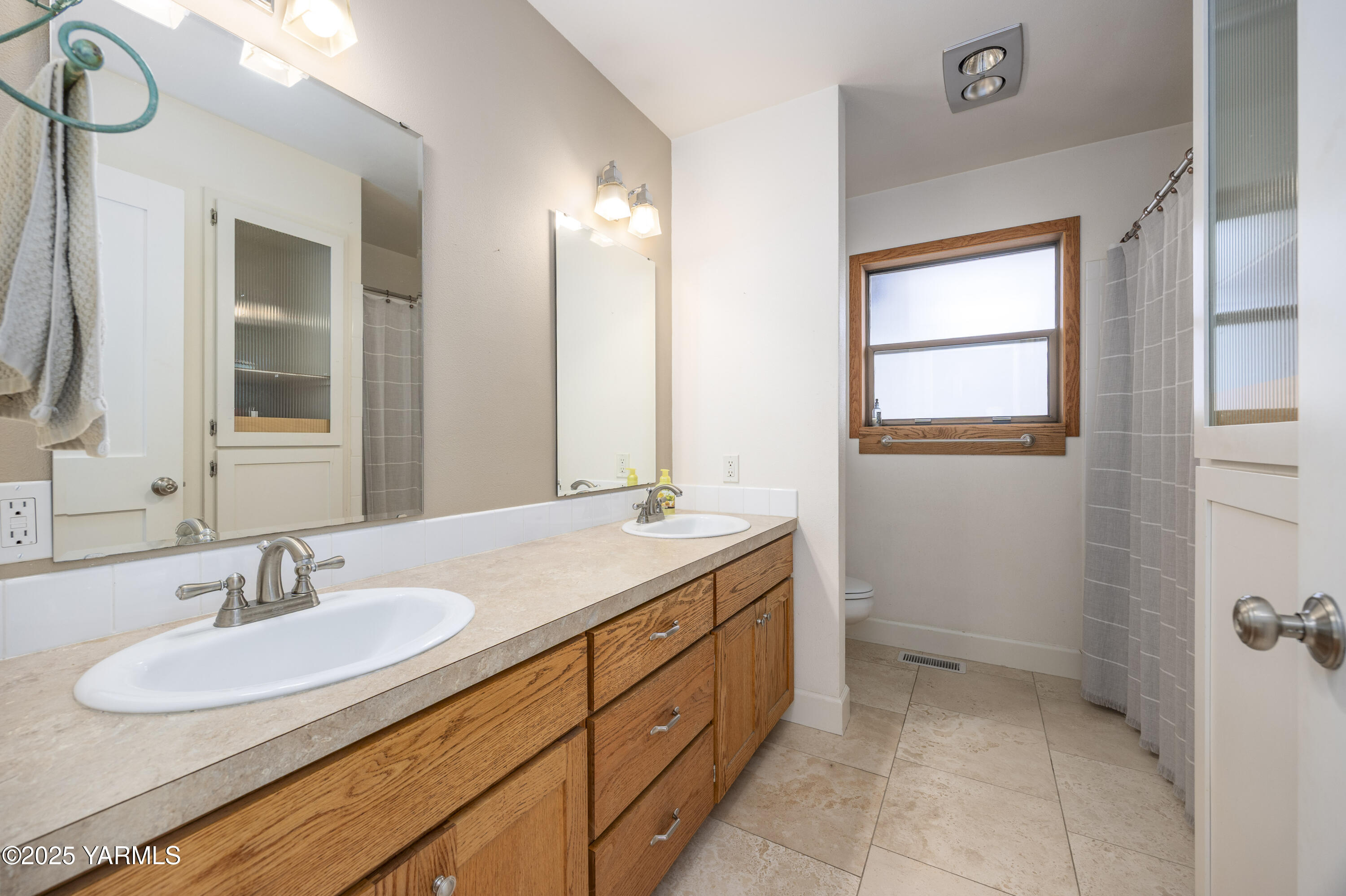 10240 Van Belle Road Sunnyside, WA 98944 - Photo 23 of 52 a bathroom with a sink double vanity and a mirror