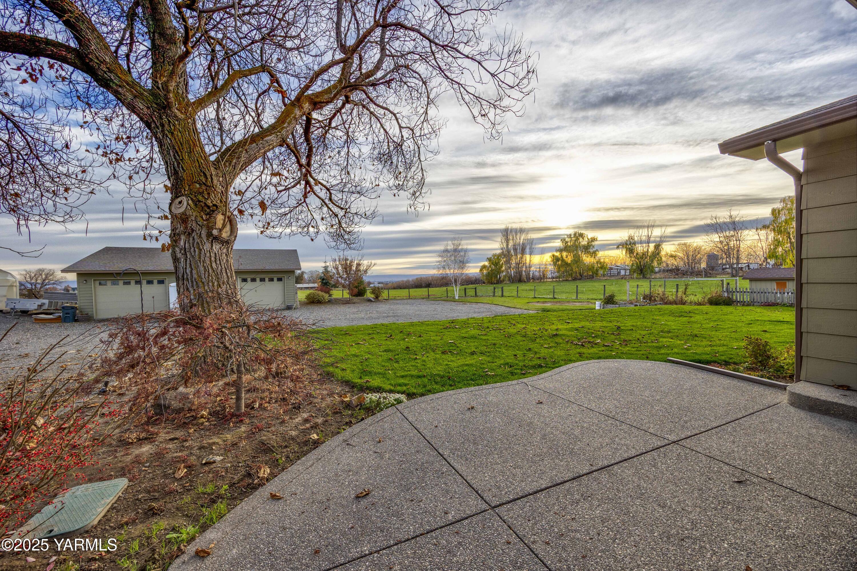 10240 Van Belle Road Sunnyside, WA 98944 - Photo 35 of 52 a view of a park with large trees