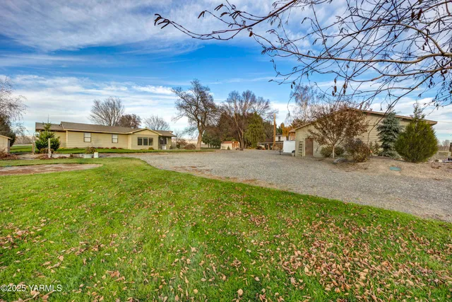 a view of a garden and an trees
