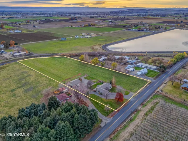 a view of swimming pool