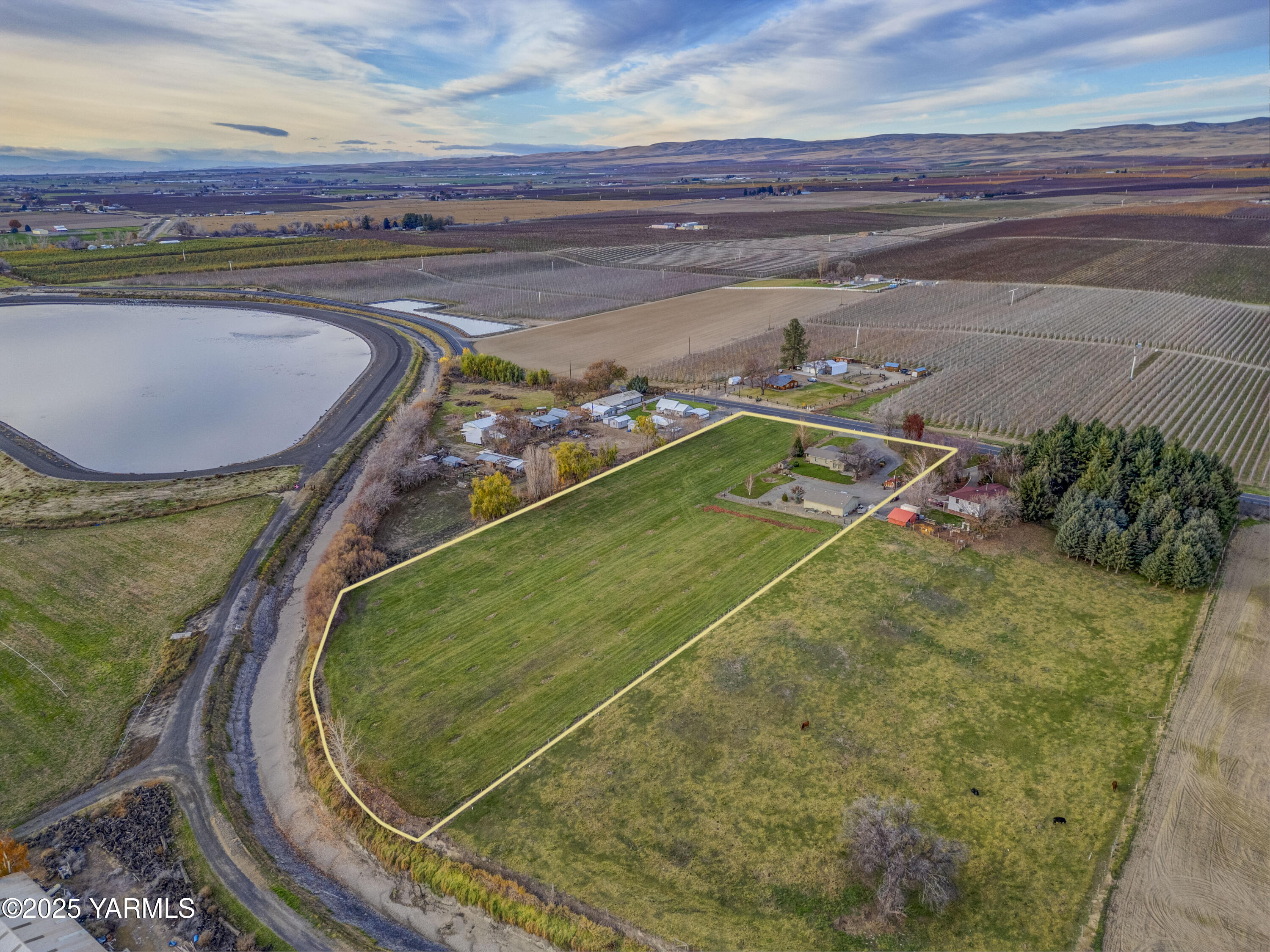 10240 Van Belle Road Sunnyside, WA 98944 - Photo 47 of 52 an aerial view of a pool