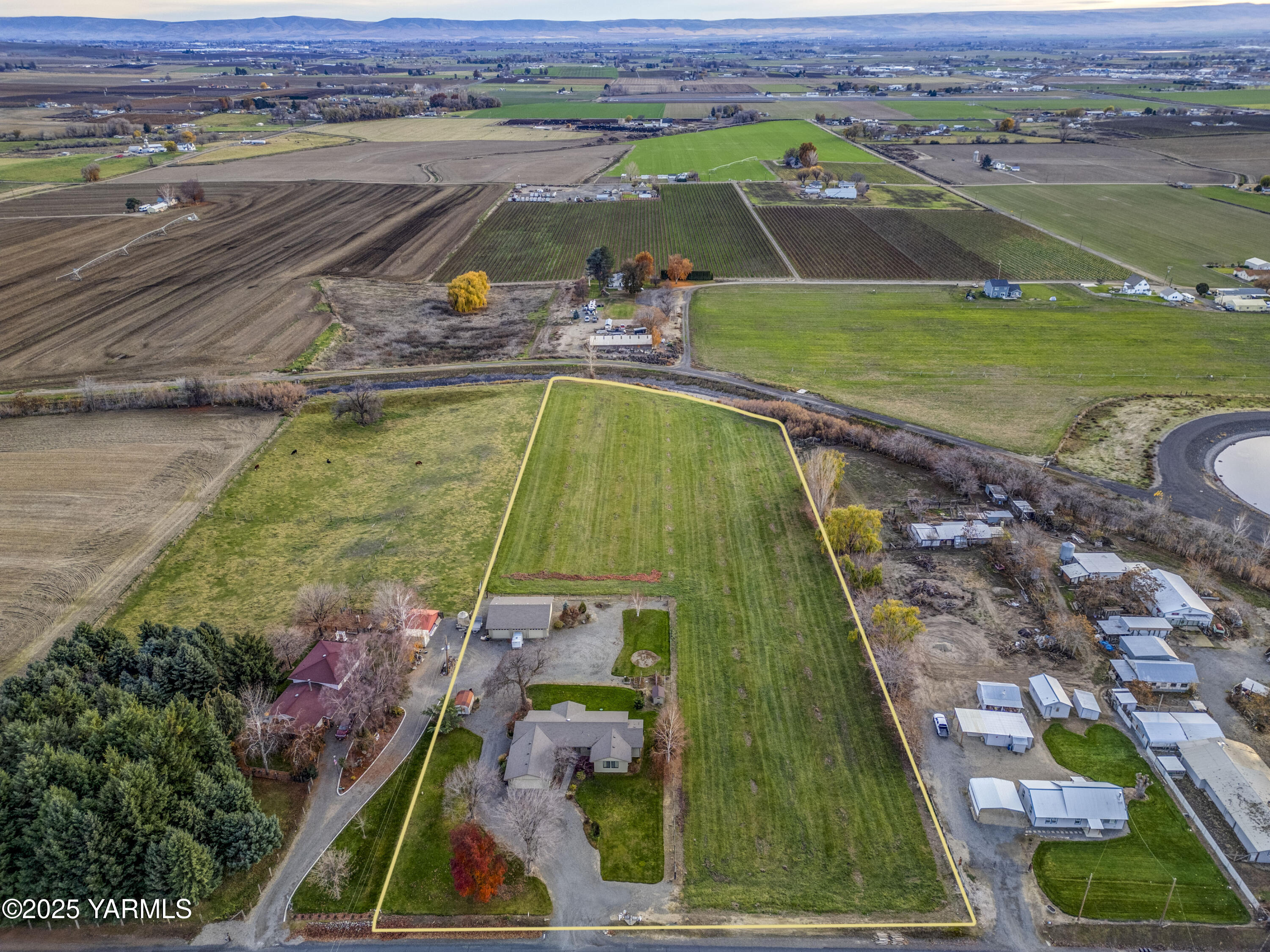 10240 Van Belle Road Sunnyside, WA 98944 - Photo 52 of 52 an aerial view of a football ground
