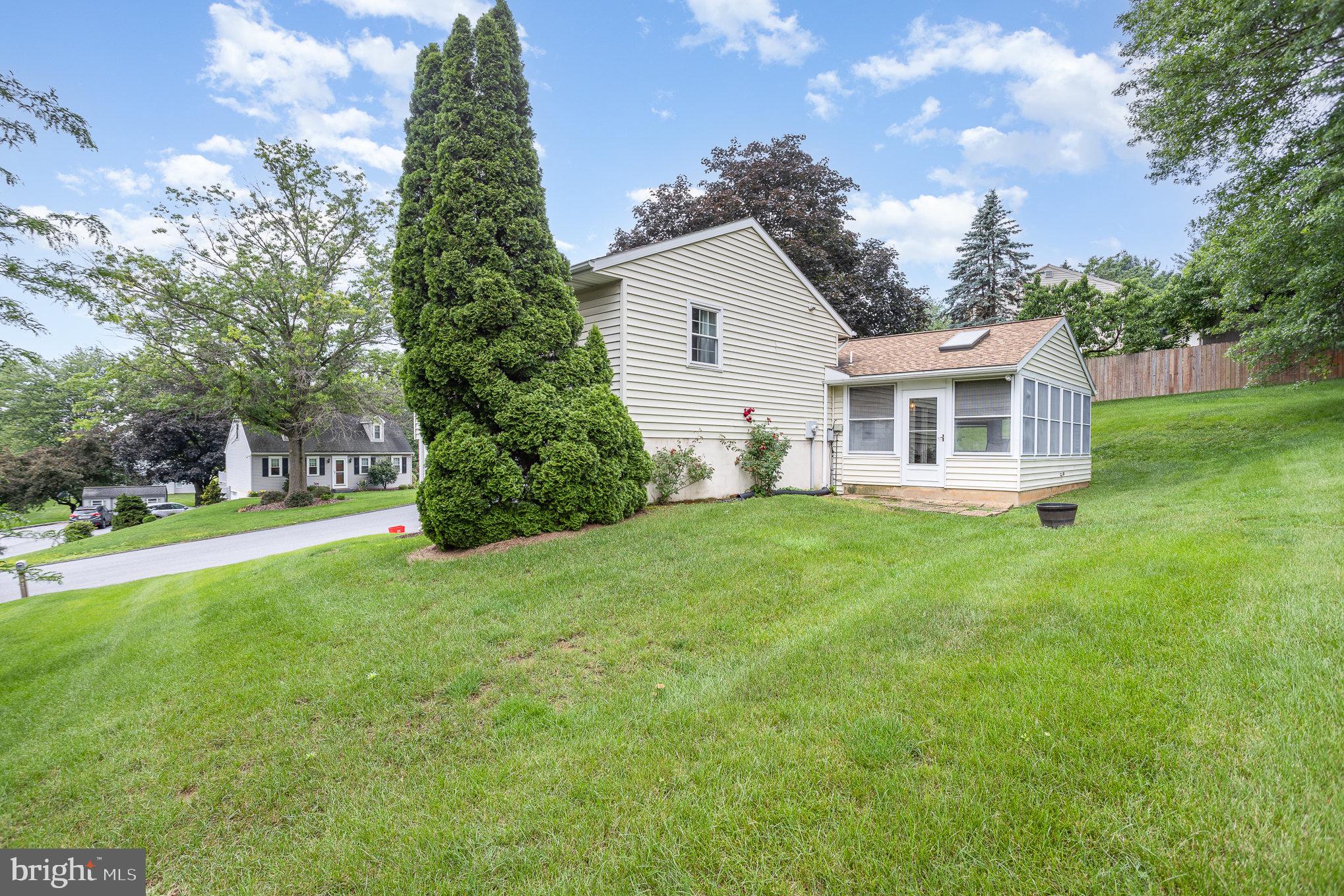 3 Julie Terrace Lititz, PA 17543 - Photo 4 of 31