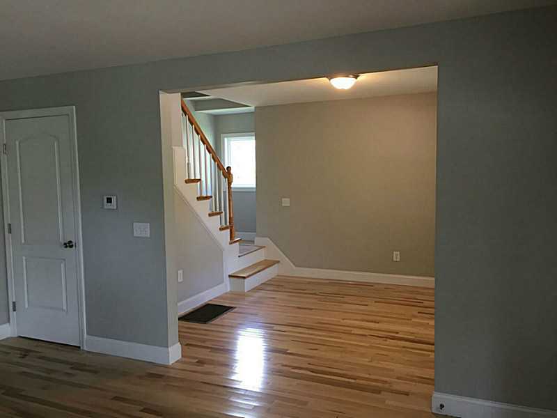 4271 Post Road Warwick, RI 02818 - Photo 5 of 7 Entry.