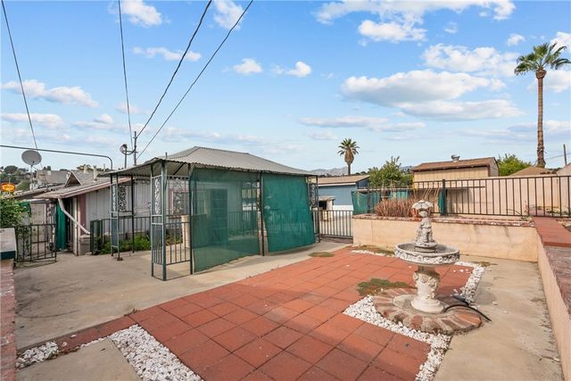 a view of house with a yard