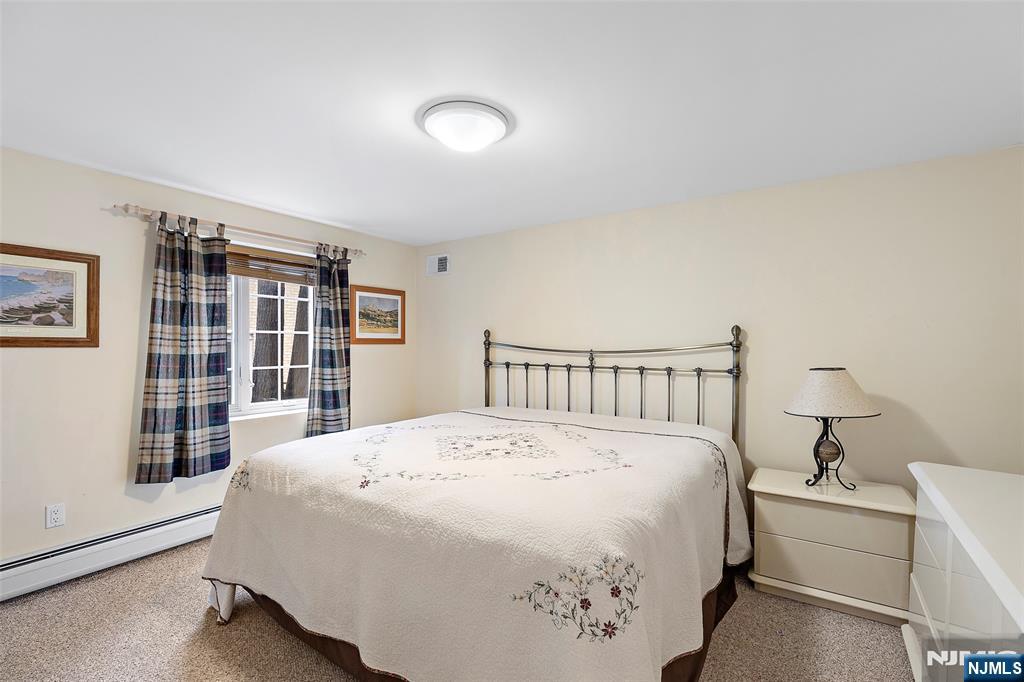 546 Art Lane Ridgefield, NJ 07657 - Photo 31 of 37 Gallery Image 31